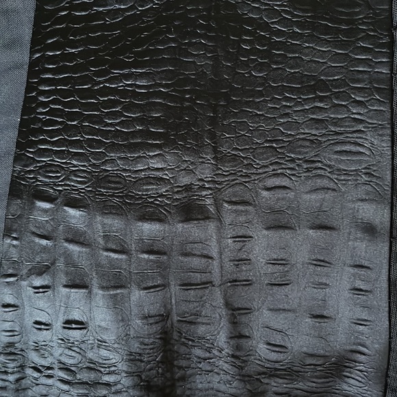 Really cool pencil skirt with snake-like insert. - Picture 3 of 6